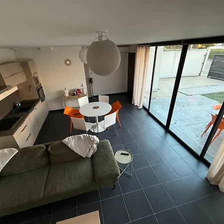 Sea Road Villa *