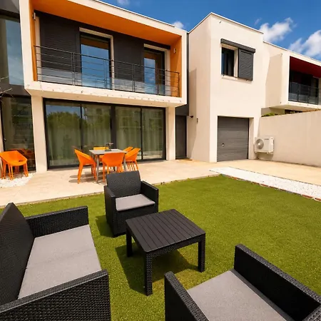 Villa Sea Road *